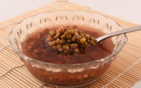 绿豆汤怎么煮不会变红的诀窍图解 变红的绿豆汤能喝吗